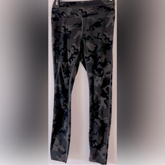 Zyia Active size 4 green camouflage leggings with distressed cut outs at knees - Picture 1 of 4